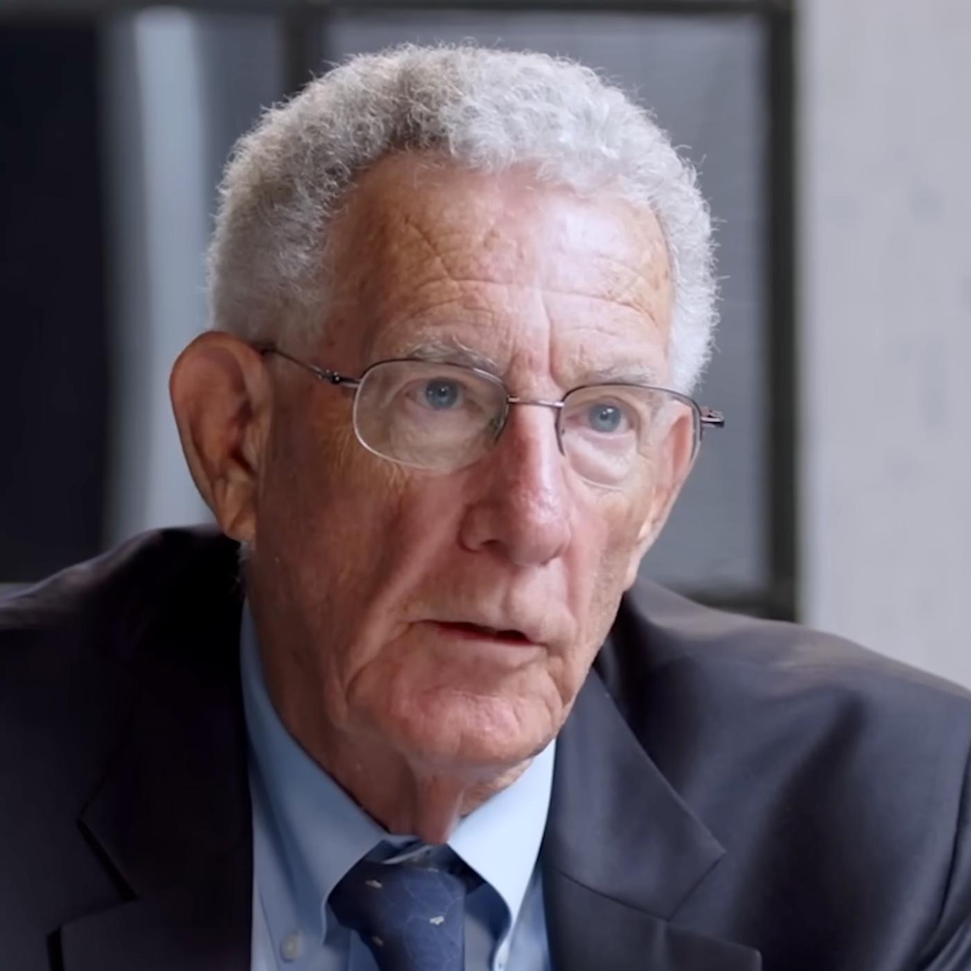 Dr Thomas Seyfried